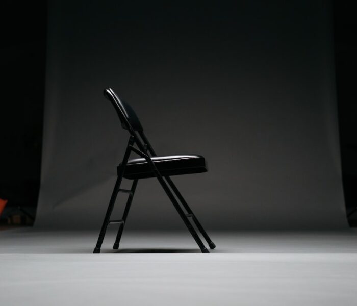 Krzesła składane – funkcjonalne rozwiązanie na każdą kieszeń